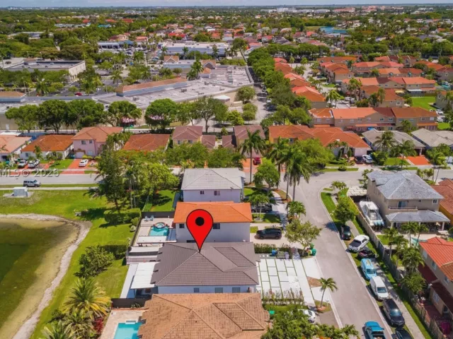 Продажа дома по адресу 6939 SW 158th Ave - фото 8925521