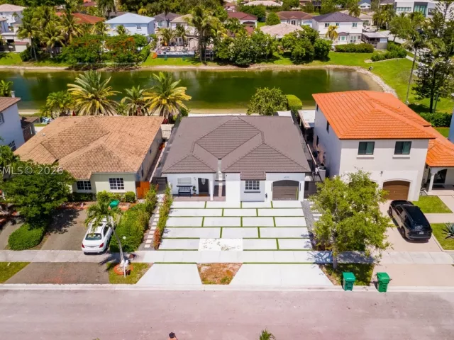 Продажа дома по адресу 6939 SW 158th Ave - фото 8925522