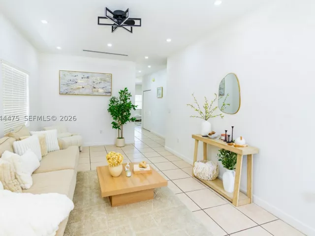 Продажа дома по адресу 6939 SW 158th Ave - фото 8925524