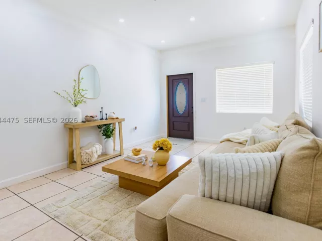 Продажа дома по адресу 6939 SW 158th Ave - фото 8925526