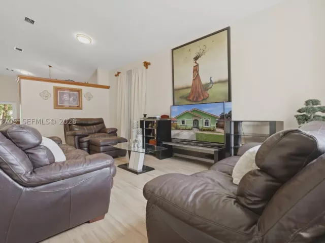 Продажа дома по адресу 610 SE 12th Ter - фото 8867712