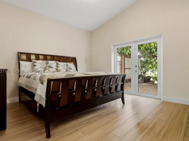 Продажа дома по адресу 610 SE 12th Ter - фото 8867713