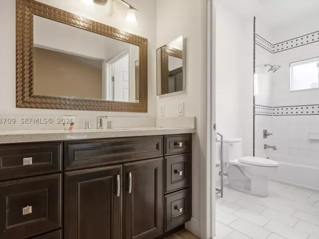 Продажа дома по адресу 610 SE 12th Ter - фото 8867714
