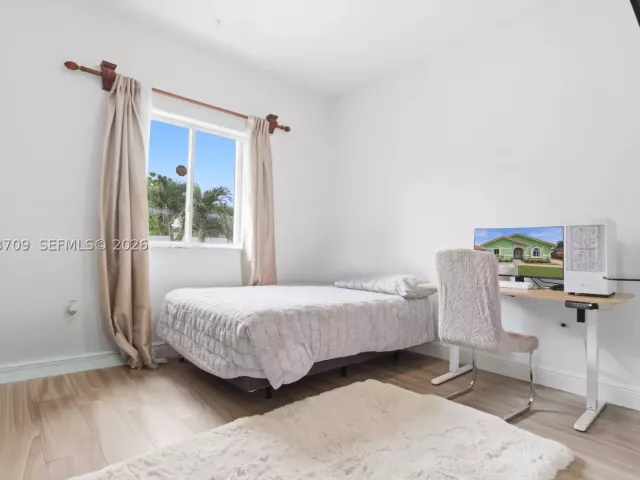 Продажа дома по адресу 610 SE 12th Ter - фото 8867716