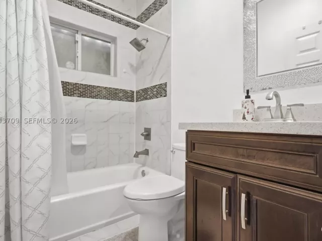 Продажа дома по адресу 610 SE 12th Ter - фото 8867717