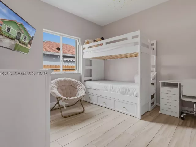 Продажа дома по адресу 610 SE 12th Ter - фото 8867718