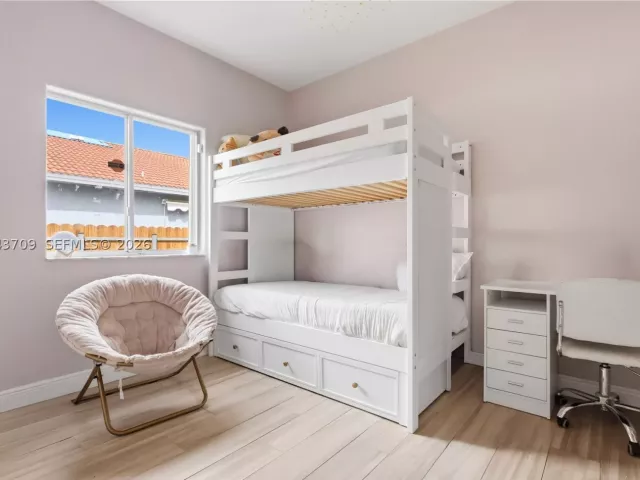 Продажа дома по адресу 610 SE 12th Ter - фото 8867719