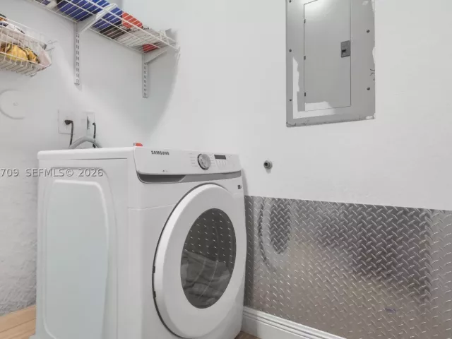 Продажа дома по адресу 610 SE 12th Ter - фото 8867720