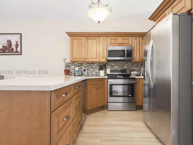 Продажа дома по адресу 610 SE 12th Ter - фото 8867705