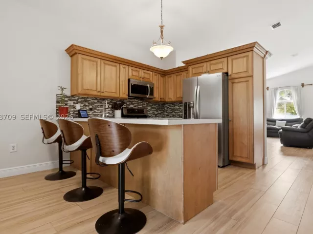 Продажа дома по адресу 610 SE 12th Ter - фото 8867706