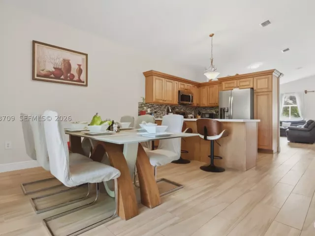 Продажа дома по адресу 610 SE 12th Ter - фото 8867707