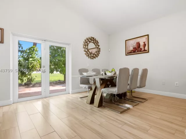 Продажа дома по адресу 610 SE 12th Ter - фото 8867708