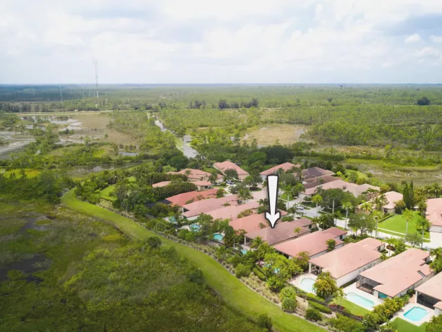 Продажа дома по адресу 6490 Sparrow Hawk Drive - фото 8903489