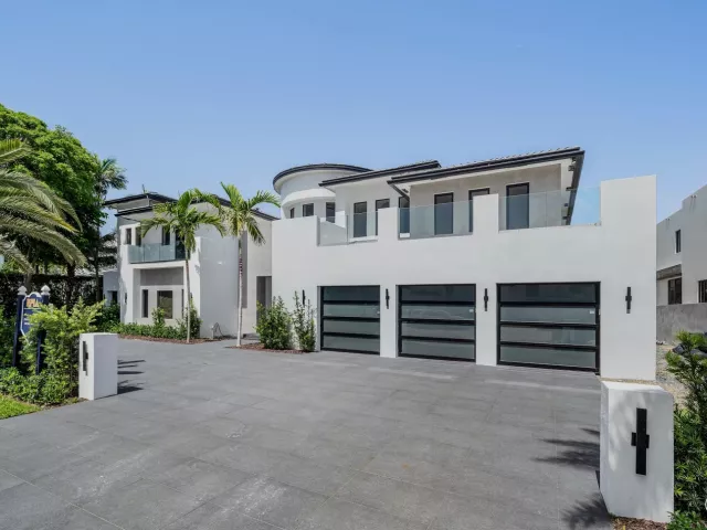 Продажа дома по адресу 419 E Coconut Palm Road - фото 9311154