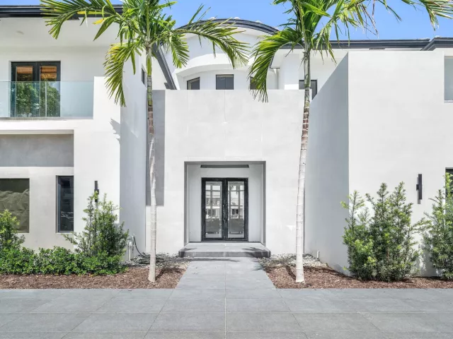 Продажа дома по адресу 419 E Coconut Palm Road - фото 9311156