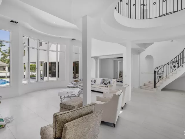 Продажа дома по адресу 419 E Coconut Palm Road - фото 9311157