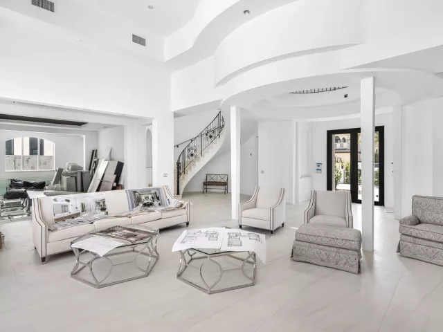 Продажа дома по адресу 419 E Coconut Palm Road - фото 9311160