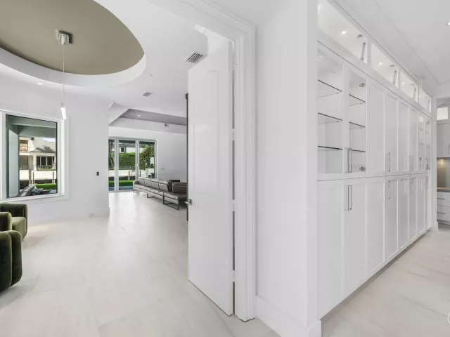 Продажа дома по адресу 419 E Coconut Palm Road - фото 9311165