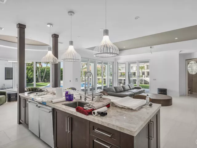 Продажа дома по адресу 419 E Coconut Palm Road - фото 9311170