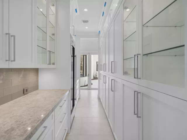 Продажа дома по адресу 419 E Coconut Palm Road - фото 9311171