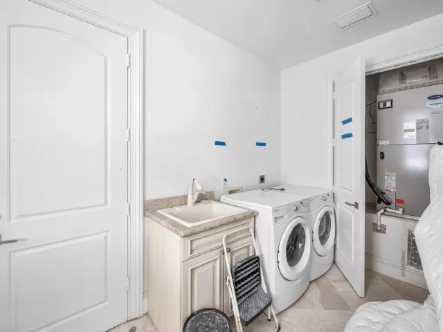 Продажа дома по адресу 419 E Coconut Palm Road - фото 9311172