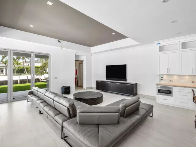 Продажа дома по адресу 419 E Coconut Palm Road - фото 9311174