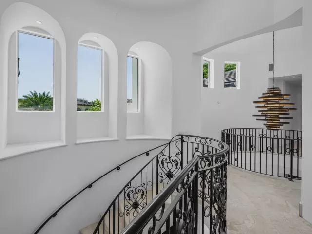 Продажа дома по адресу 419 E Coconut Palm Road - фото 9311178