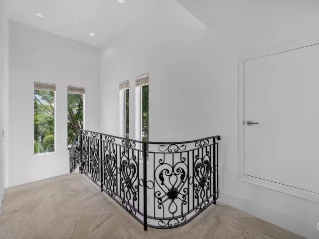 Продажа дома по адресу 419 E Coconut Palm Road - фото 9311180