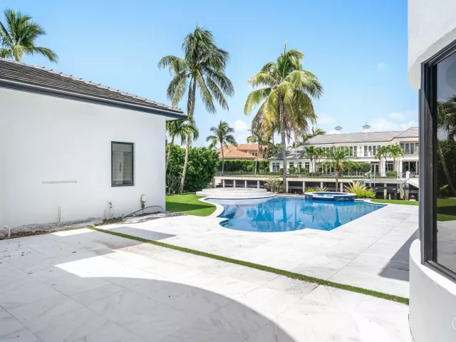 Продажа дома по адресу 419 E Coconut Palm Road - фото 9311206