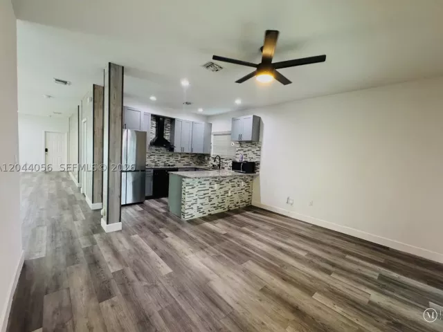 Продажа дома по адресу 363 NE 35th Ter - фото 8868239