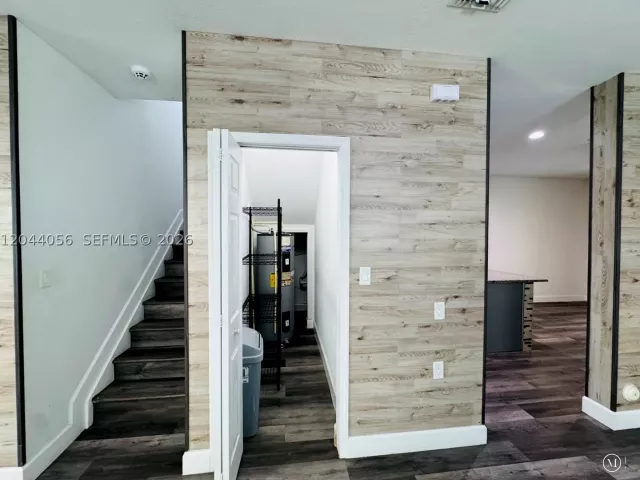 Продажа дома по адресу 363 NE 35th Ter - фото 8868240