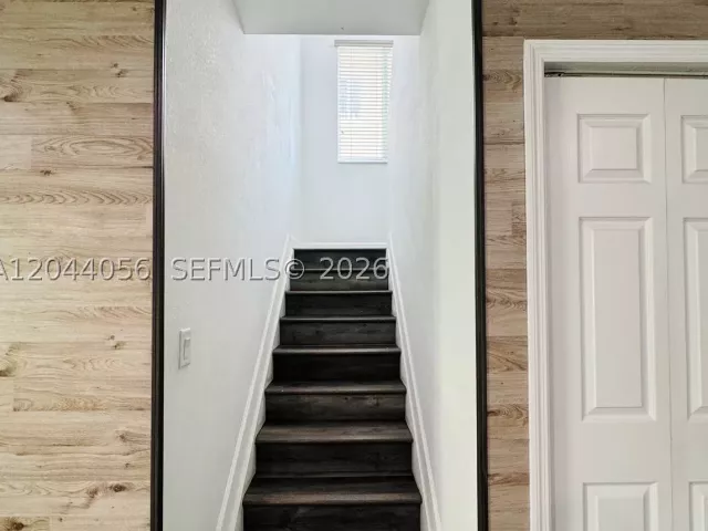 Продажа дома по адресу 363 NE 35th Ter - фото 8868242