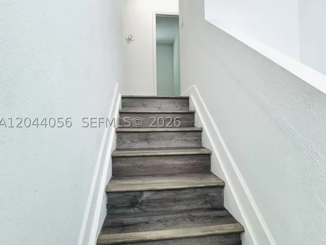 Продажа дома по адресу 363 NE 35th Ter - фото 8868243