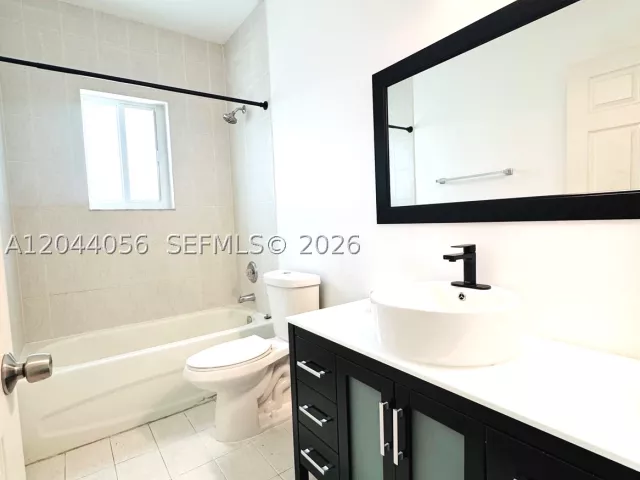 Продажа дома по адресу 363 NE 35th Ter - фото 8868244