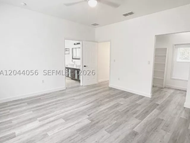 Продажа дома по адресу 363 NE 35th Ter - фото 8868248