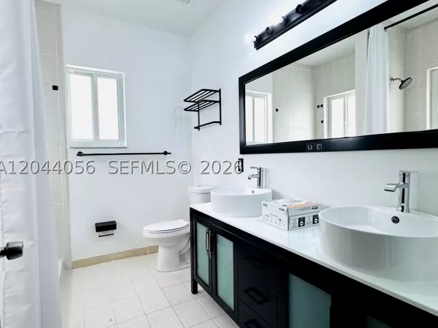 Продажа дома по адресу 363 NE 35th Ter - фото 8868249