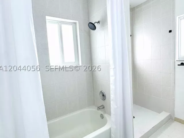 Продажа дома по адресу 363 NE 35th Ter - фото 8868250