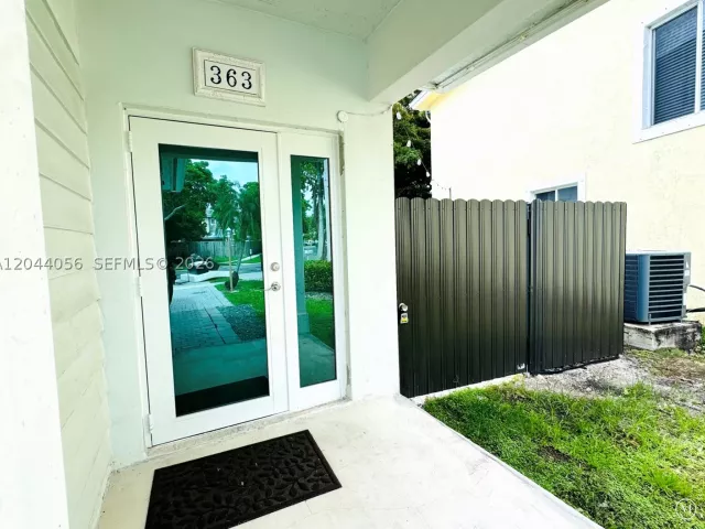 Продажа дома по адресу 363 NE 35th Ter - фото 8868233