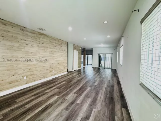 Продажа дома по адресу 363 NE 35th Ter - фото 8868234