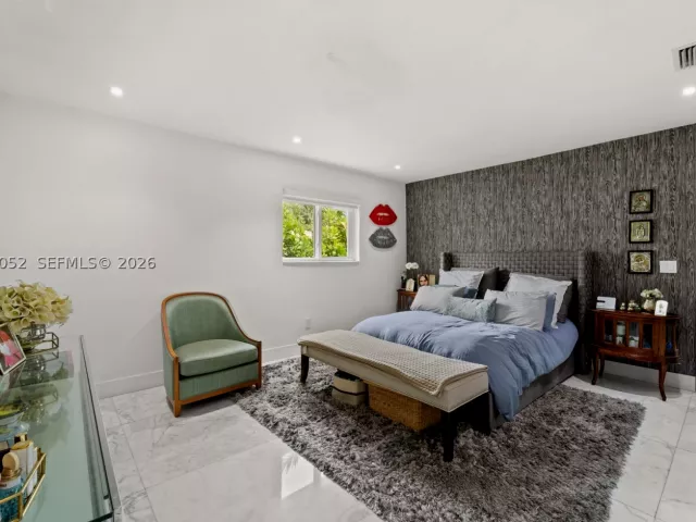 Продажа дома по адресу 721 Bird Rd - фото 8891463