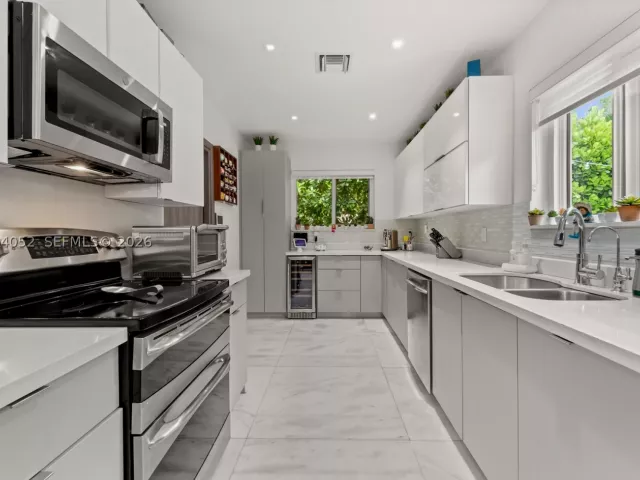 Продажа дома по адресу 721 Bird Rd - фото 8891456