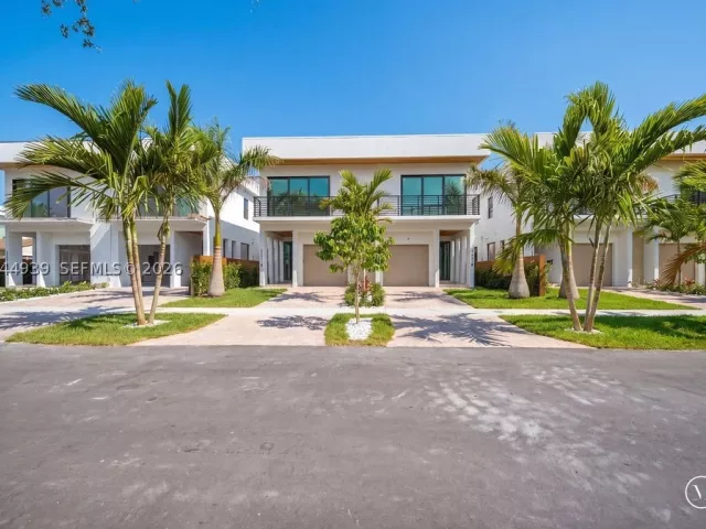Продажа дома по адресу 1332 NE 16th Ter - фото 8868507