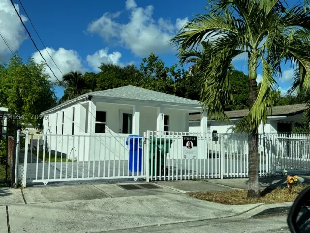 Продажа дома по адресу 81 NW 44th St - фото 8921738
