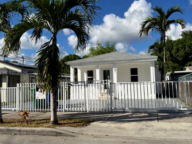 Продажа дома по адресу 81 NW 44th St - фото 8921739