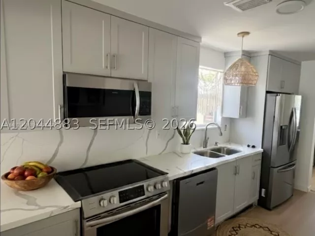 Продажа дома по адресу 81 NW 44th St - фото 8921743