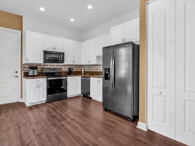 Продажа дома по адресу 516 SW 147th Terrace 4-43 - фото 8872531