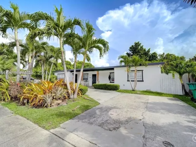 Продажа дома по адресу 10215 SW 171st St - фото 8868867