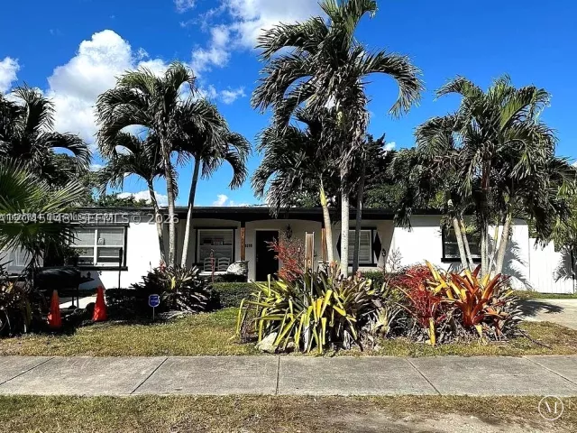 Продажа дома по адресу 10215 SW 171st St - фото 8868869