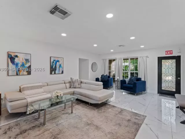 Продажа дома по адресу 1809 Coral Gardens Dr - фото 8868699