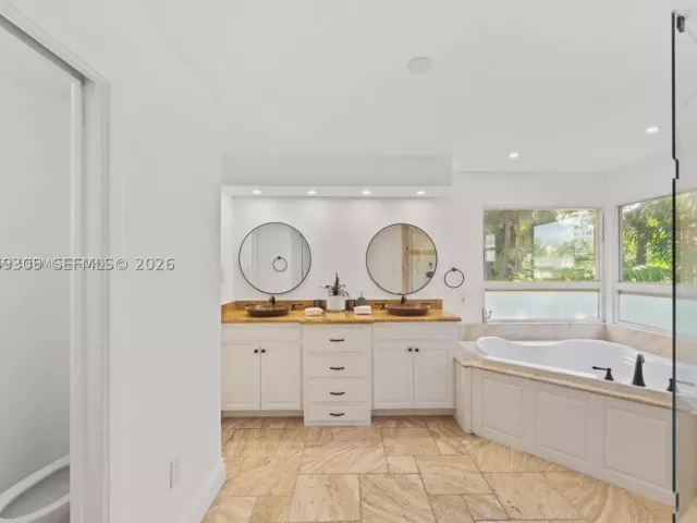 Продажа дома по адресу 1809 Coral Gardens Dr - фото 8868704